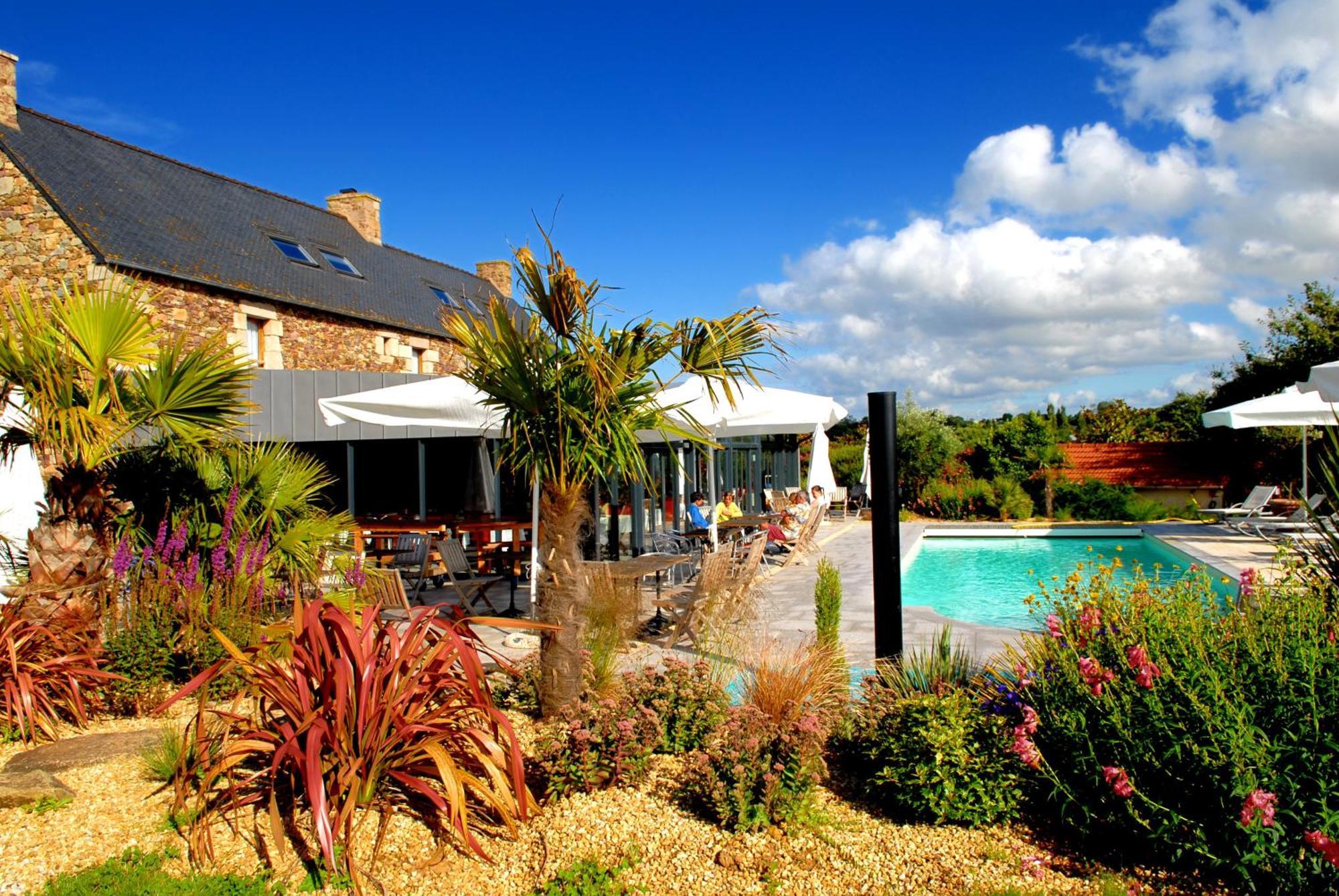 Domaine De Kermodest Hotel Quemper-Guezennec Bagian luar foto