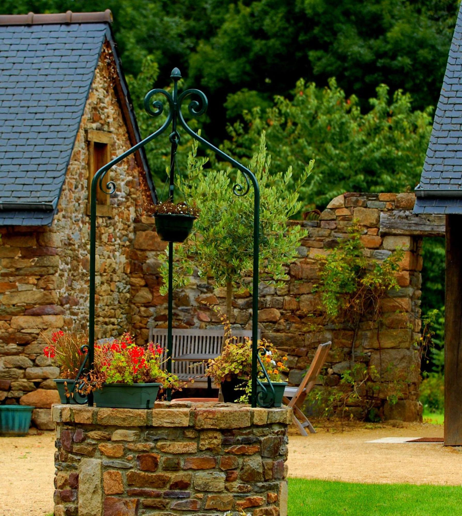 Domaine De Kermodest Hotel Quemper-Guezennec Bagian luar foto