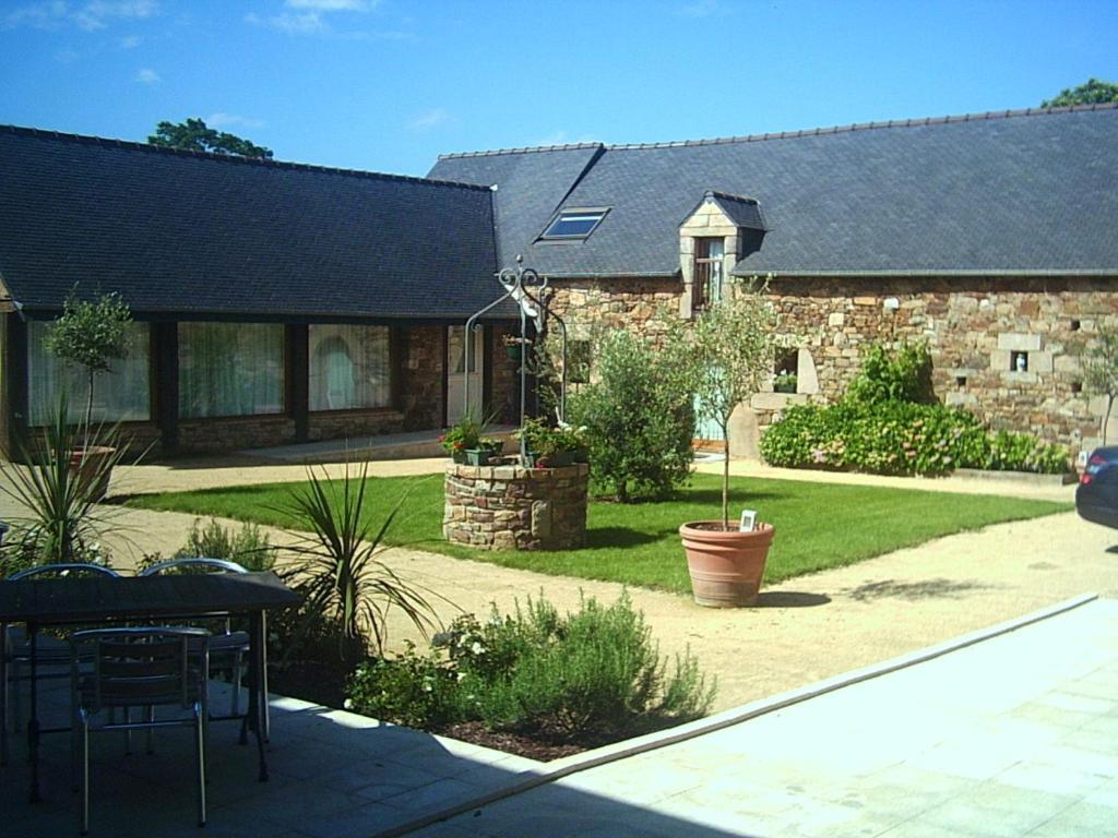 Domaine De Kermodest Hotel Quemper-Guezennec Bagian luar foto