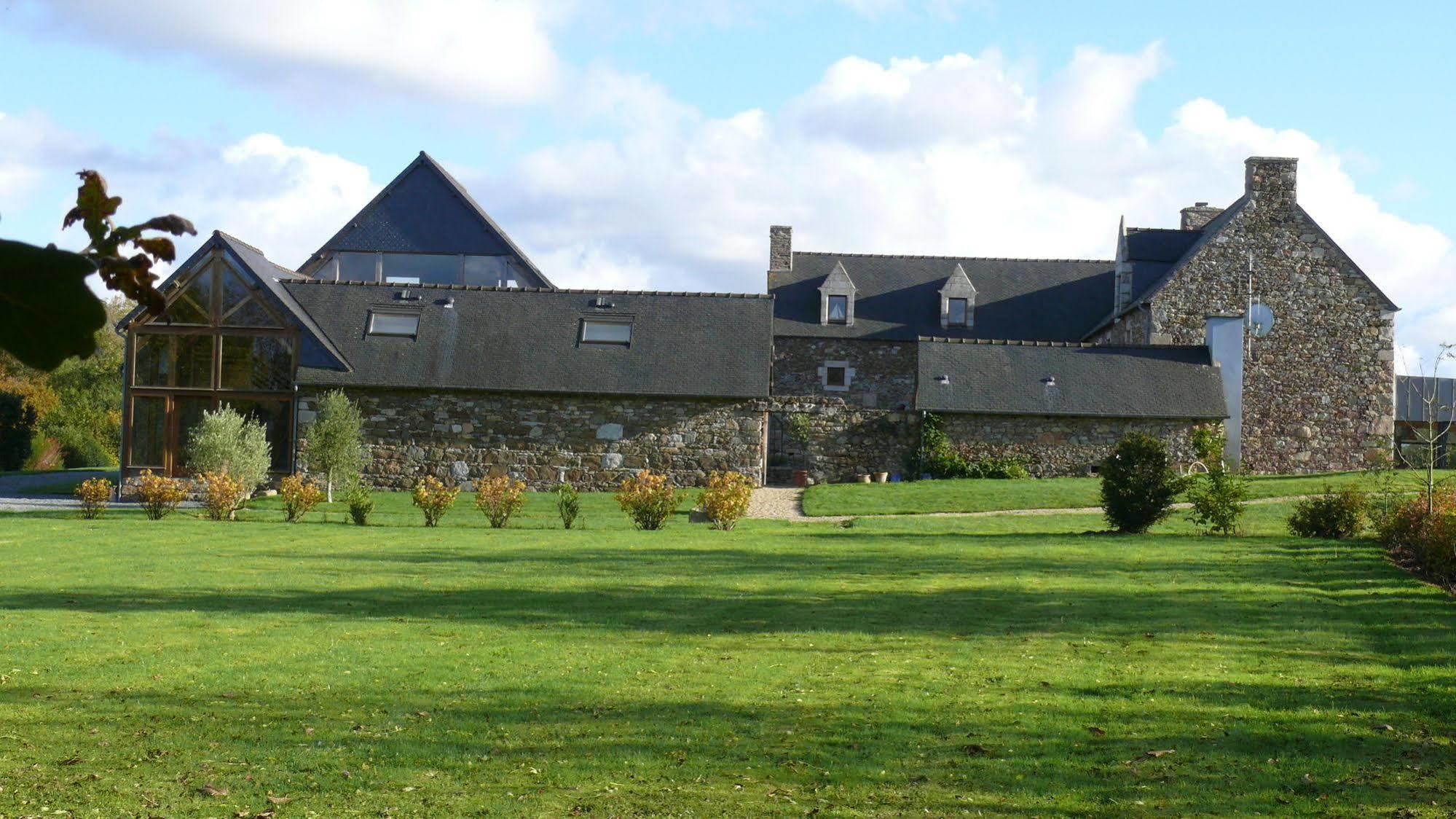Domaine De Kermodest Hotel Quemper-Guezennec Bagian luar foto